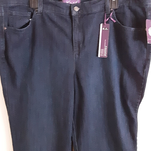 Gloria Vanderbilt Jeans - Picture 2 of 3